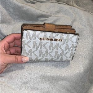 Micheal Kors Vanilla wallet